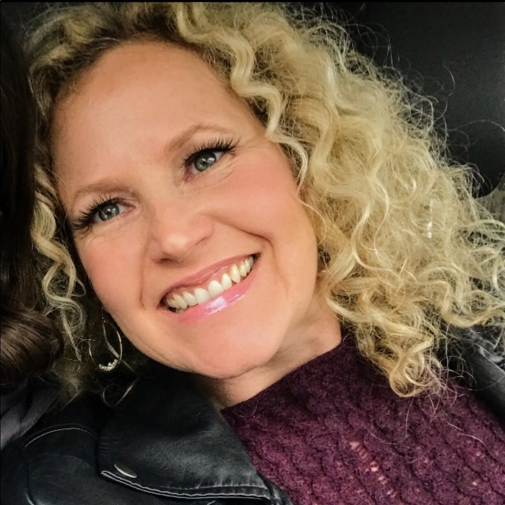 Meet your Posher😃! Hi 👋, I’m Sharon🎁